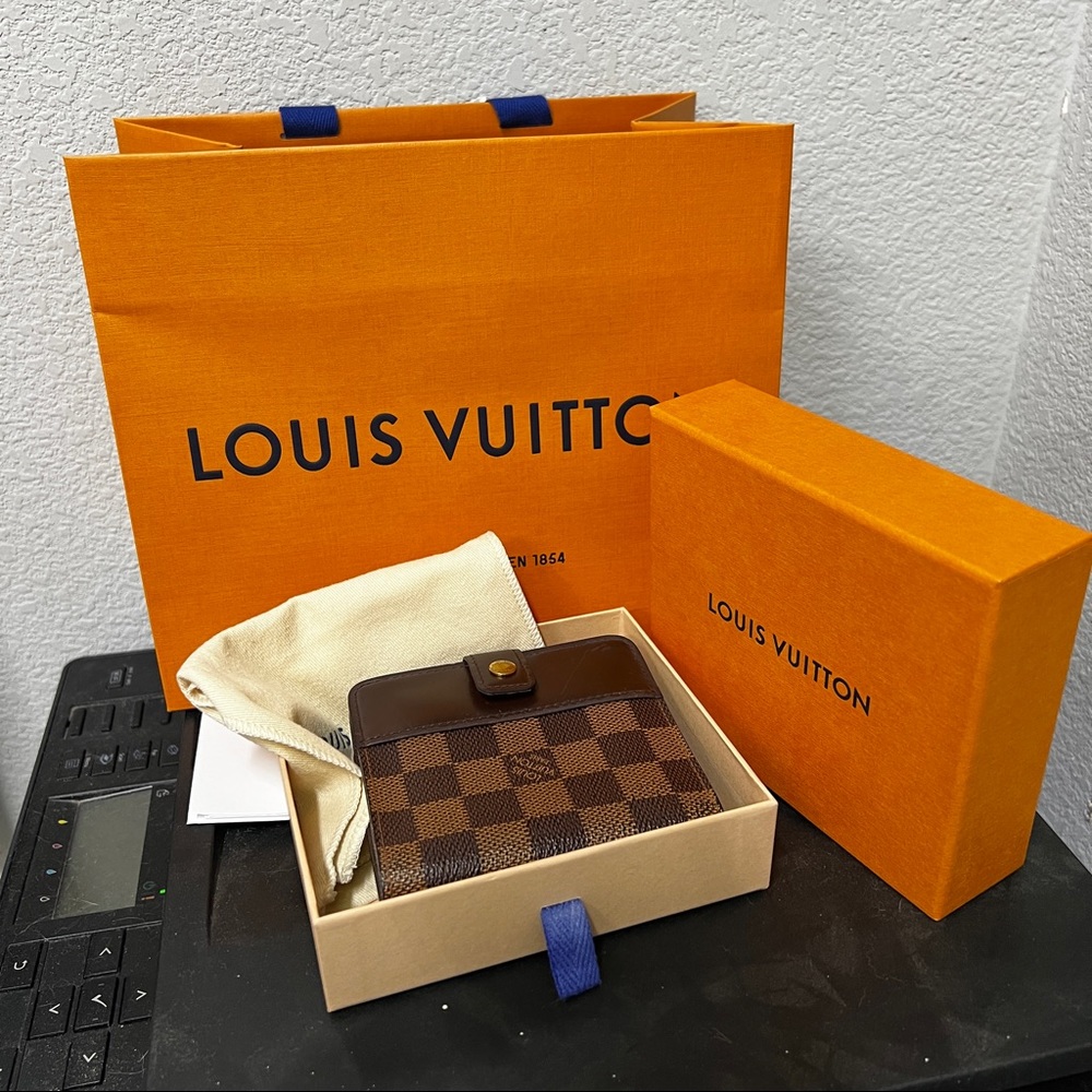 <LOWEST PRICE>100% AUTH Louis Vuitton Damier Ebene Compact Zip Wallet